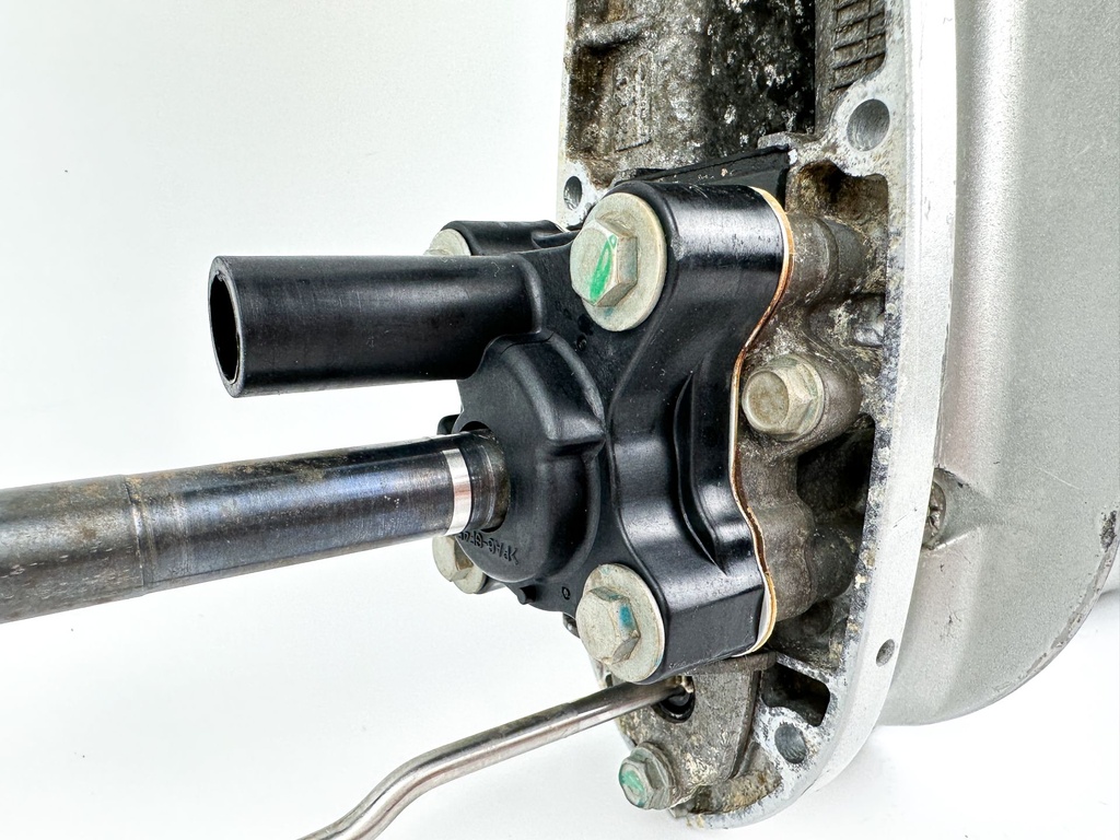 2003+ Honda 15 HP 4 Stroke Outboard Lower Unit Gear Case 41005-ZY1-615ZA OEM