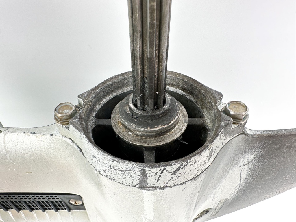 2003+ Honda 15 HP 4 Stroke Outboard Lower Unit Gear Case 41005-ZY1-615ZA OEM