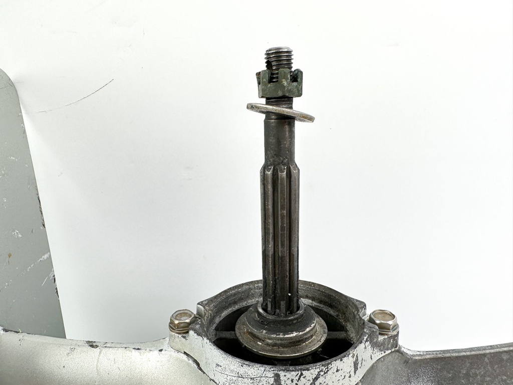 2003+ Honda 15 HP 4 Stroke Outboard Lower Unit Gear Case 41005-ZY1-615ZA OEM