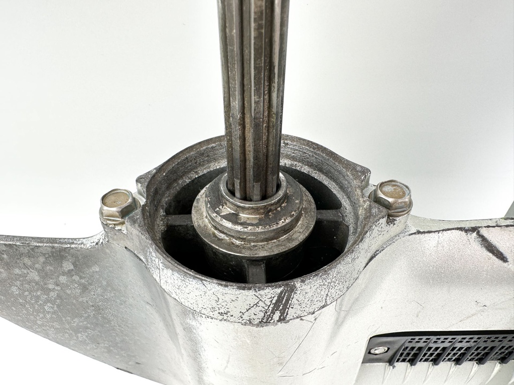 2003+ Honda 15 HP 4 Stroke Outboard Lower Unit Gear Case 41005-ZY1-615ZA OEM