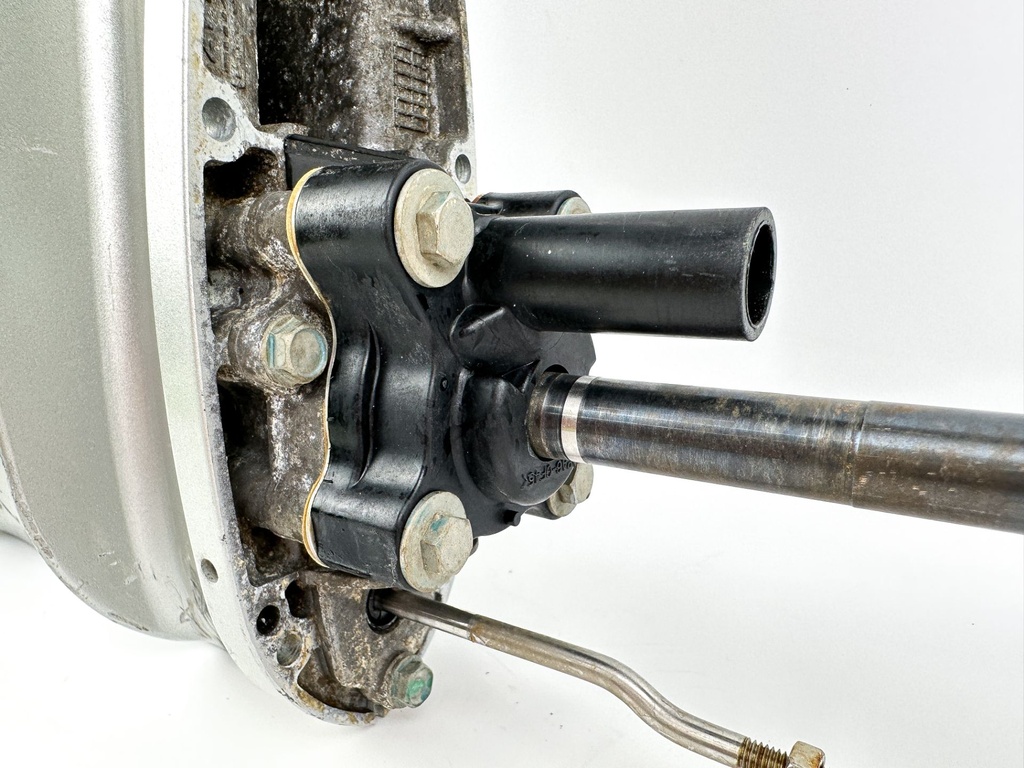 2003+ Honda 15 HP 4 Stroke Outboard Lower Unit Gear Case 41005-ZY1-615ZA OEM