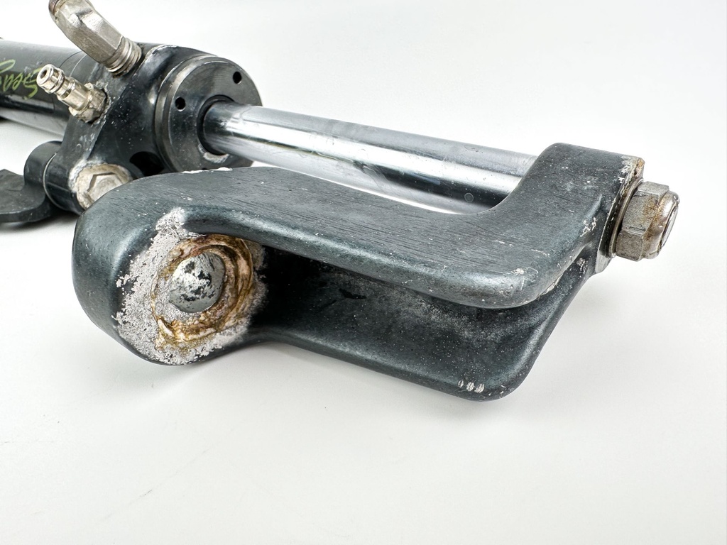 SeaStar Front Mount Outboard Hydraulic Steering Cylinder Assembly HC5358
