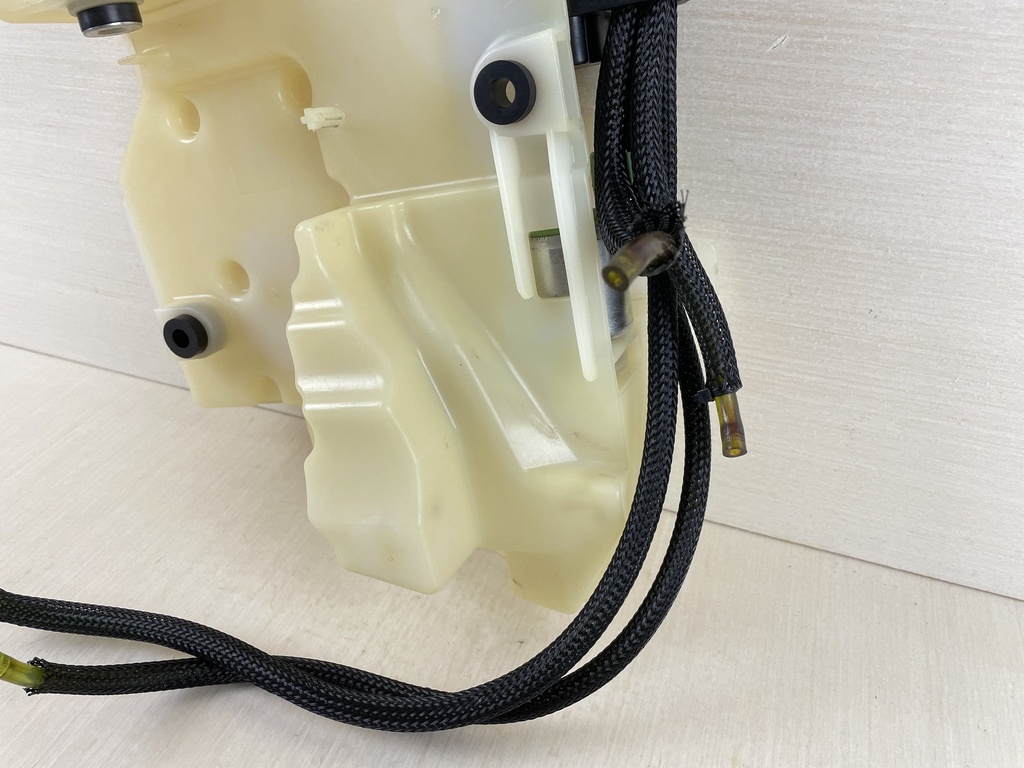 2016 Evinrude 25HP Etec 2 Stroke Outboard Oil Tank & Pump Assembly 5008994