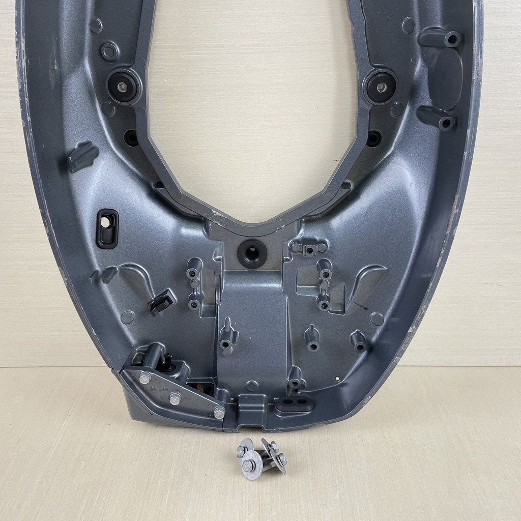 2000 Yamaha 40HP F40 4 Stroke Outboard Bottom Cowling Pan 67C-42710-00-4D