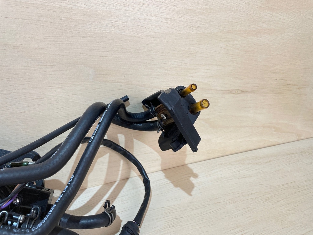 1995 Johnson 150HP Outboard Engine Fuel Pump Assembly With Primer VRO