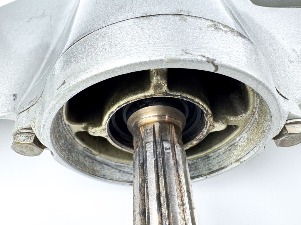 2001+ Honda 25 30 HP Outboard 20" Lower Unit Gear Case 41100-ZV7-729ZA