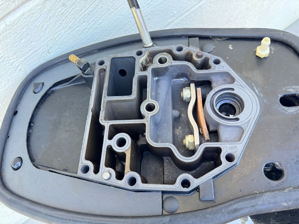 2007 Mercury 60 HP 4 Stroke Outboard Complete Midsection & Swivel Bracket 852421T5