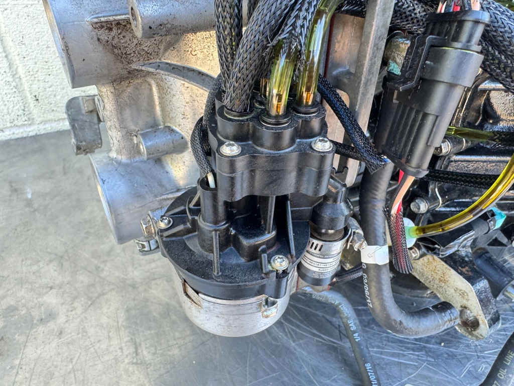 2017 Evinrude 200 HP 2 Stroke Outboard Powerhead 5007437 OEM