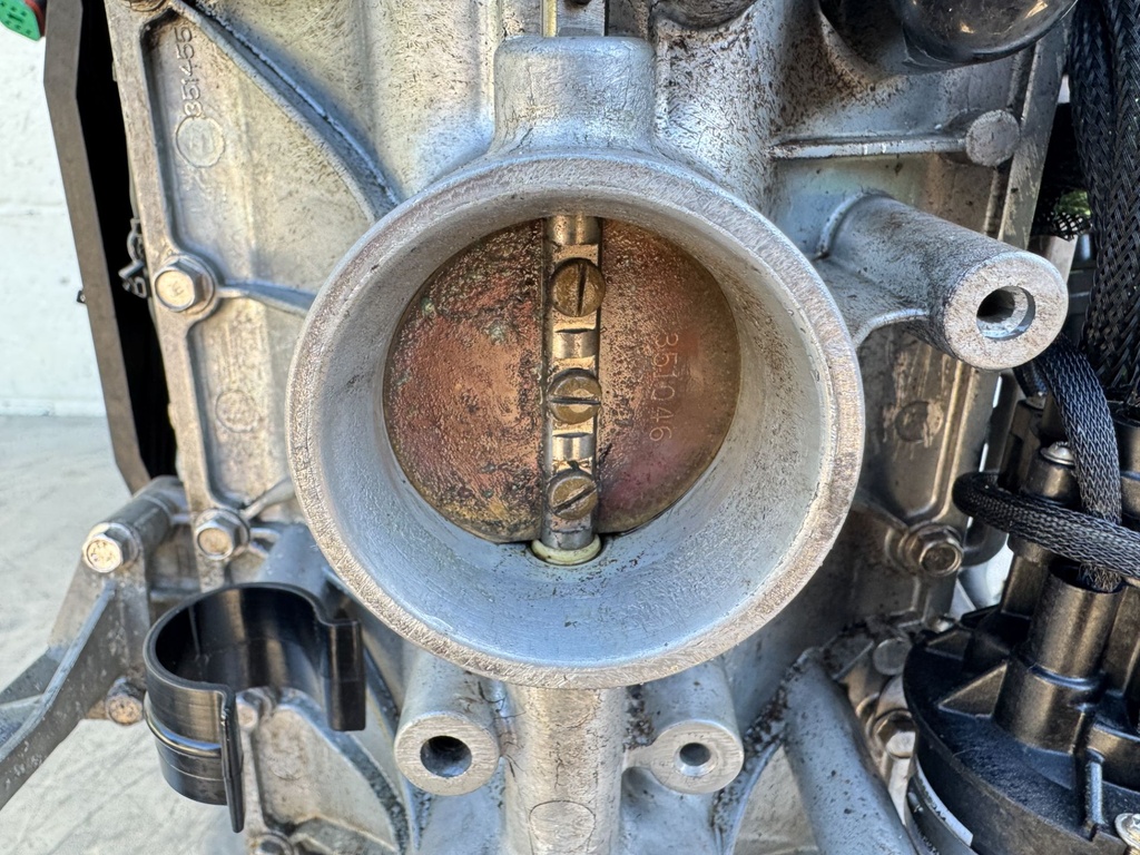 2017 Evinrude 200 HP 2 Stroke Outboard Powerhead 5007437 OEM