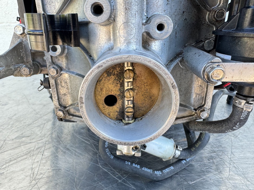 2017 Evinrude 200 HP 2 Stroke Outboard Powerhead 5007437 OEM