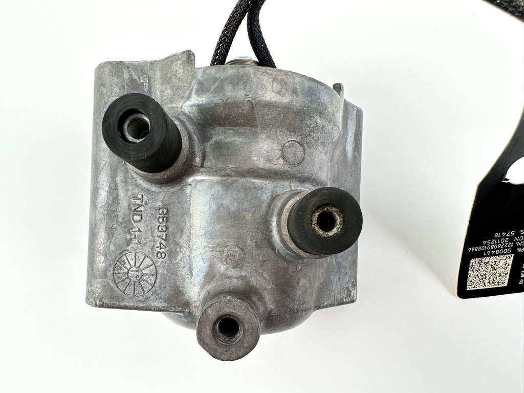 2013 Evinrude 30 HP 2 Stroke Outboard Fuel Injector 5008837 OEM