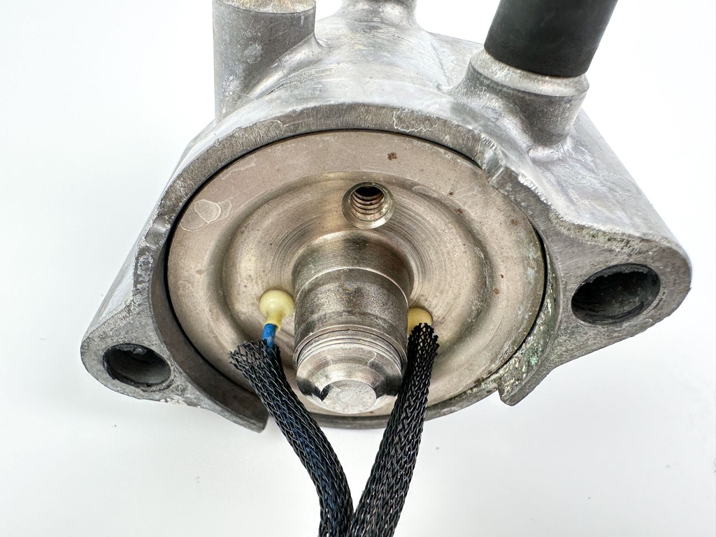 2013 Evinrude 30 HP 2 Stroke Outboard Fuel Injector 5008837 OEM