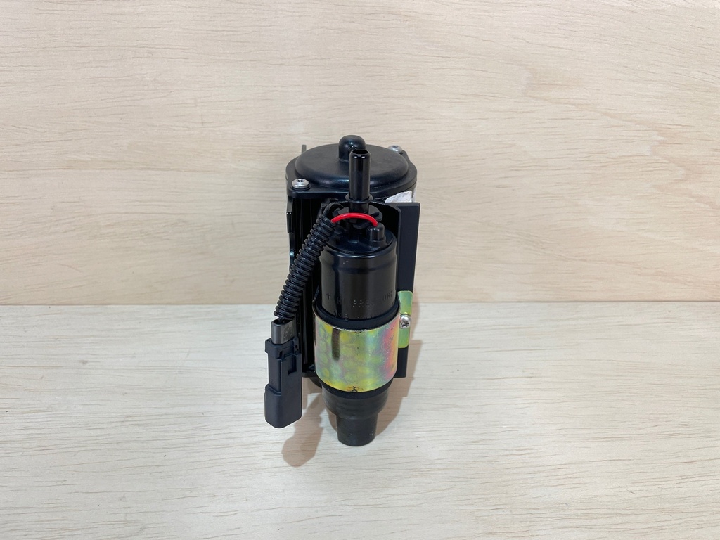 2000 Evinrude Ficht 175HP Outboard Fuel Pump Vapor Seperator Tank 0439347