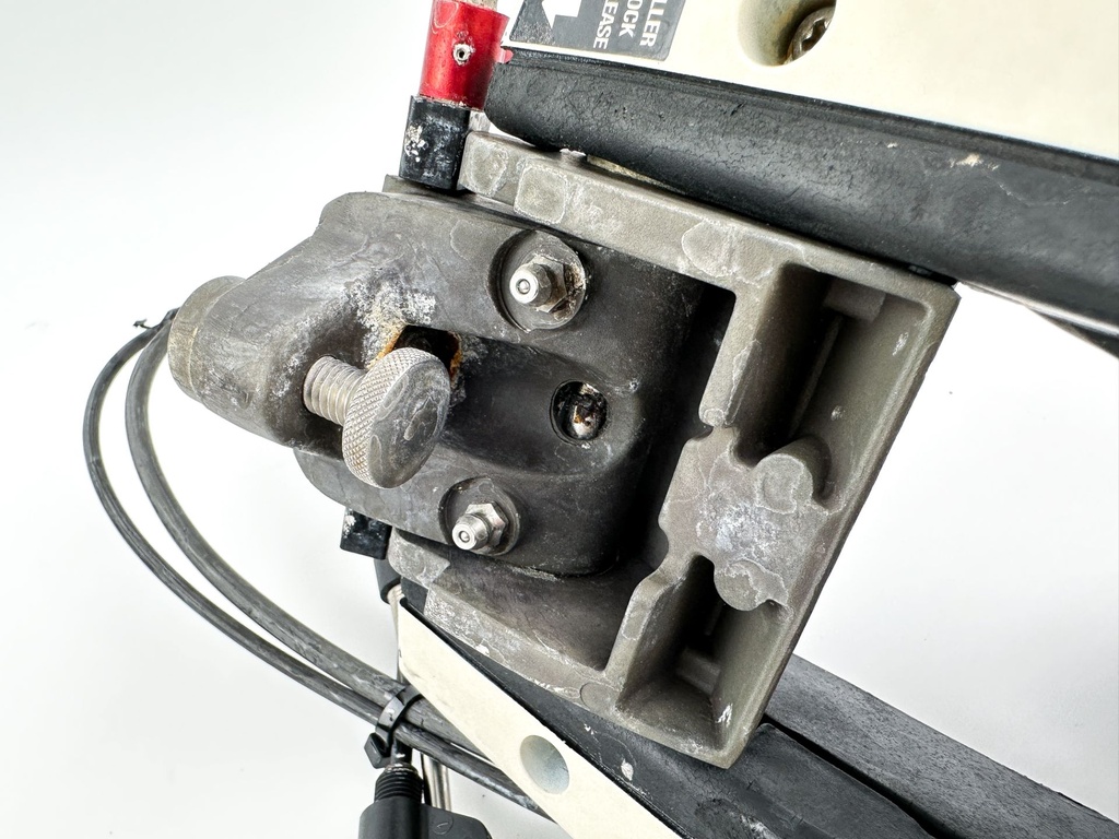 Evinrude Etec 15HP - 30HP Outboard Engine Steering Tiller Handle Setup 5008470