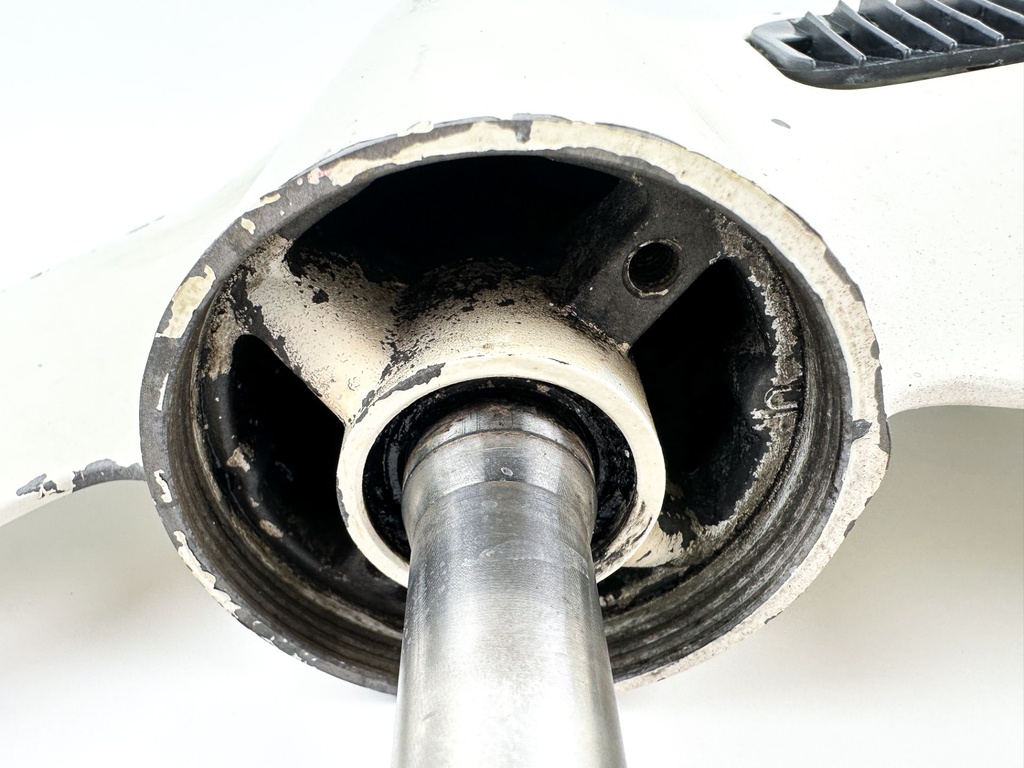 2013 Evinrude 30 HP 2 Stroke Outboard Lower Unit Gear Case 5008214 OEM