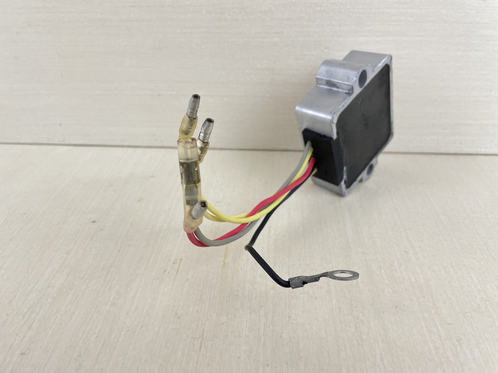 2000 Yamaha 40HP 4 Stroke Outboard Rectifier & Regulator Assembly 65W-81960-00-00