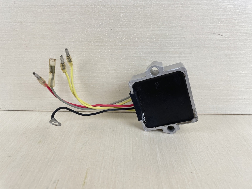 2000 Yamaha 40HP 4 Stroke Outboard Rectifier & Regulator Assembly 65W-81960-00-00