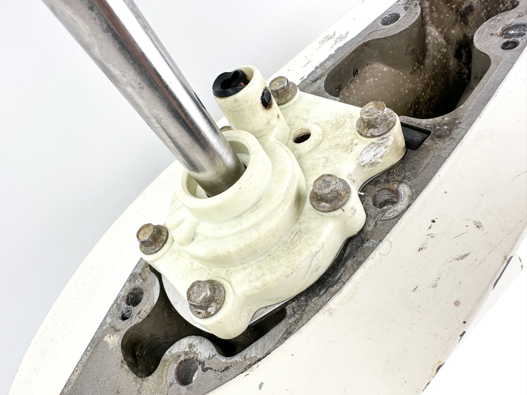 2013 Evinrude 30 HP 2 Stroke Outboard Lower Unit Gear Case 5008214 OEM