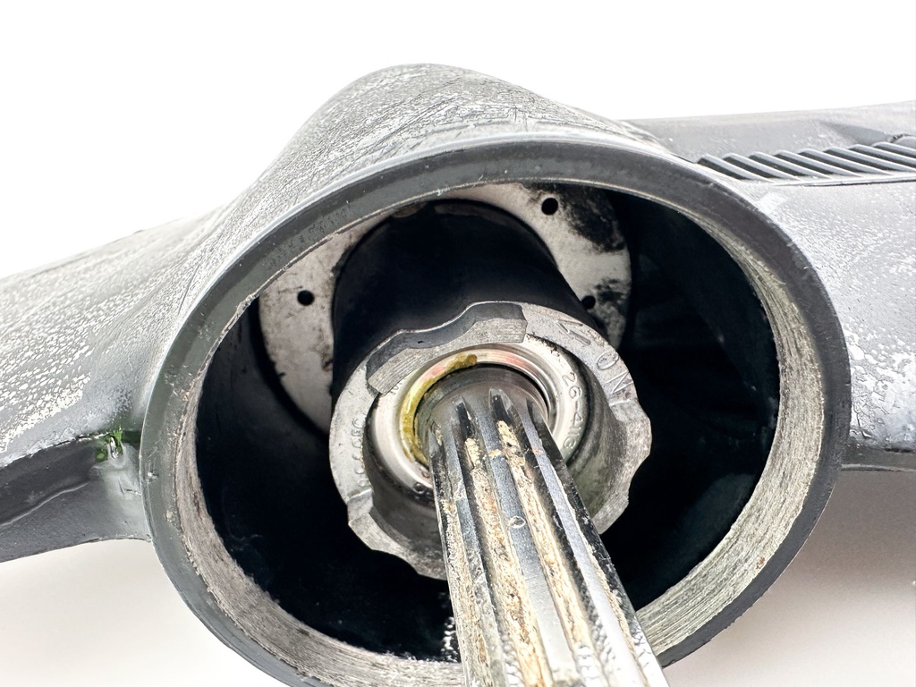 Mercury Mariner 20 25 HP 2 Stroke 15" Short Lower Unit Gear Case 8669T26