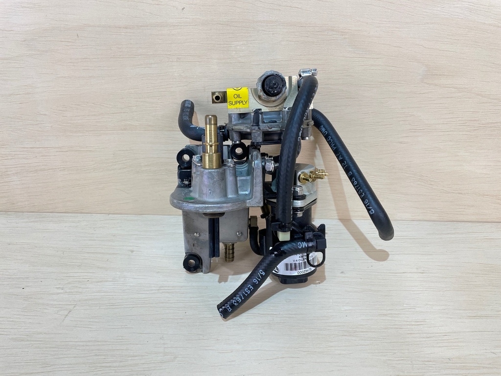 2000 Evinrude Ficht 175HP Oil Lift Pump And Injector 5001504 5005257