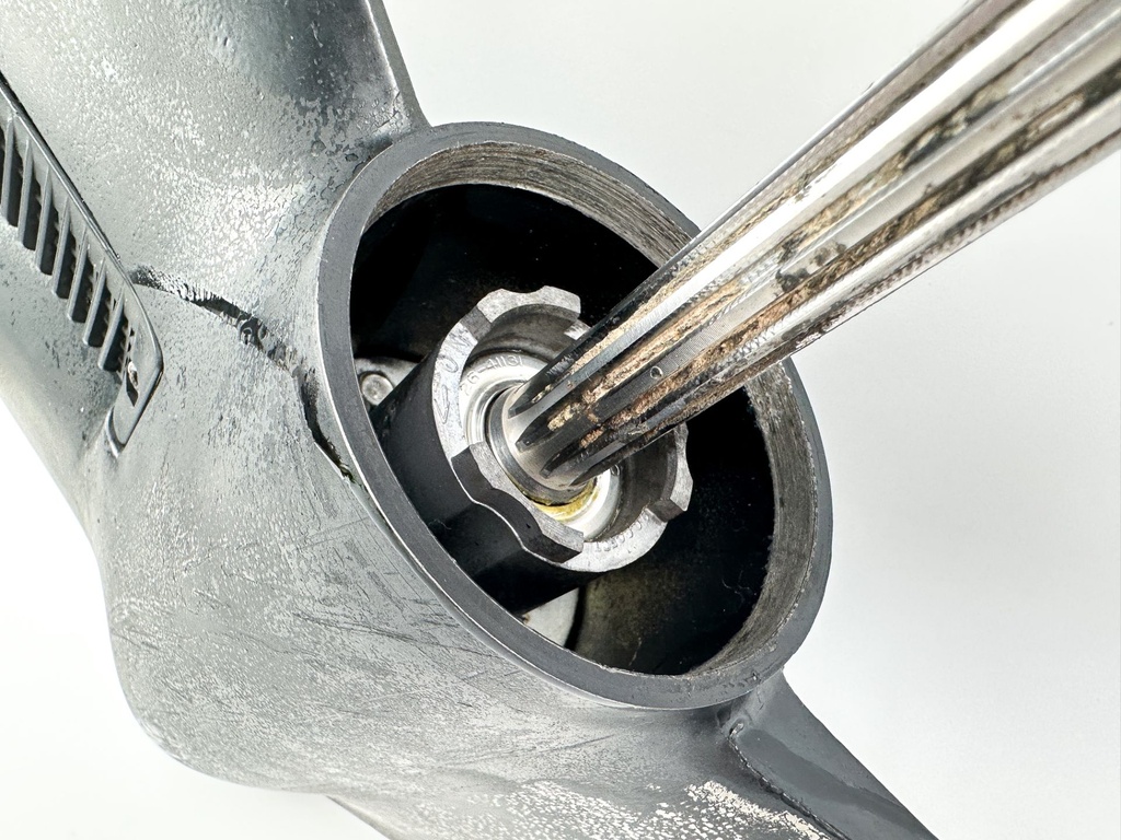 Mercury Mariner 20 25 HP 2 Stroke 15" Short Lower Unit Gear Case 8669T26