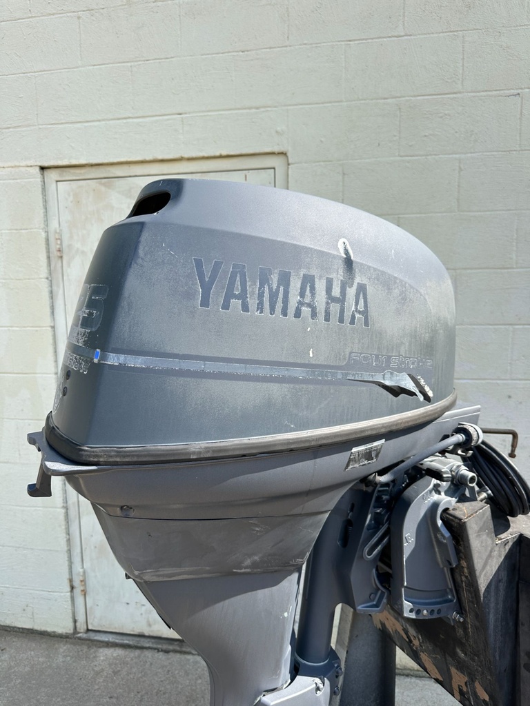 2002 Yamaha 25HP 4 Stroke Outboard Engine W/ 20" Long Shaft