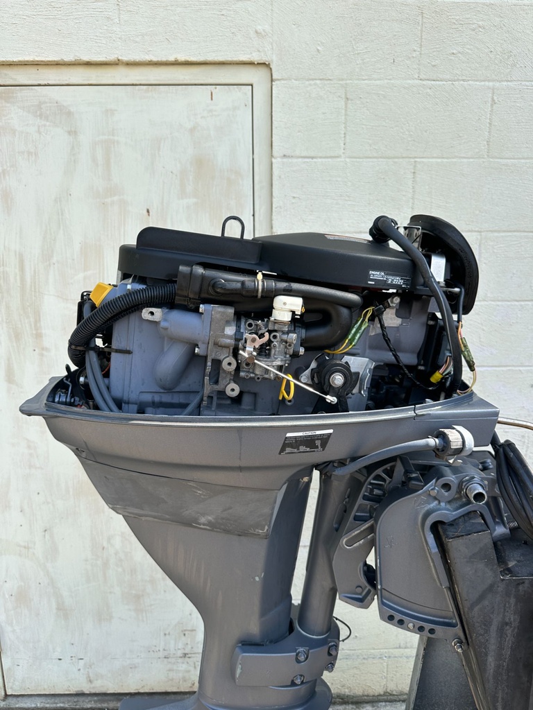 2002 Yamaha 25HP 4 Stroke Outboard Engine W/ 20" Long Shaft