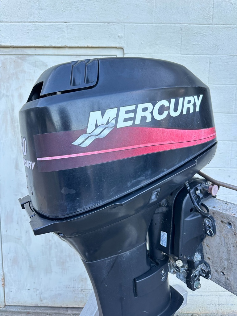 2002 Mercury 40HP 2 Stroke Outboard Engine W/ 20" Long Shaft