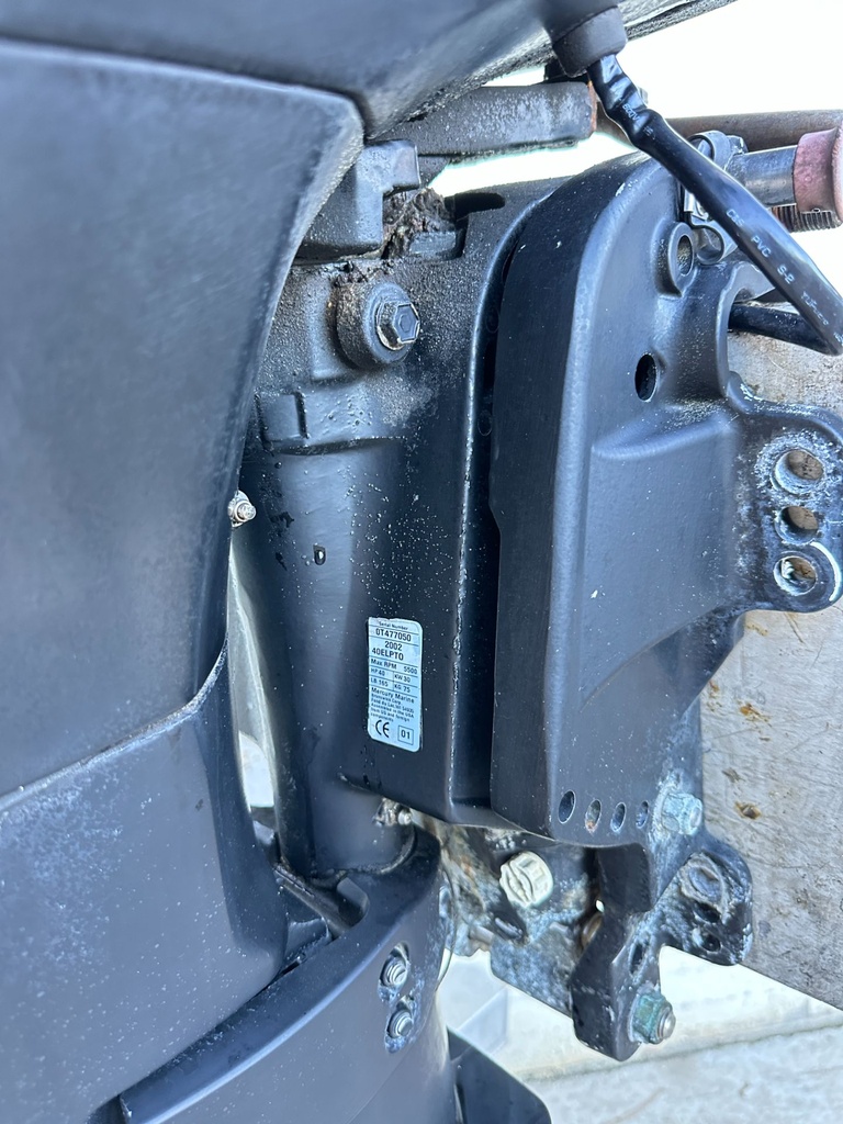 2002 Mercury 40HP 2 Stroke Outboard Engine W/ 20" Long Shaft