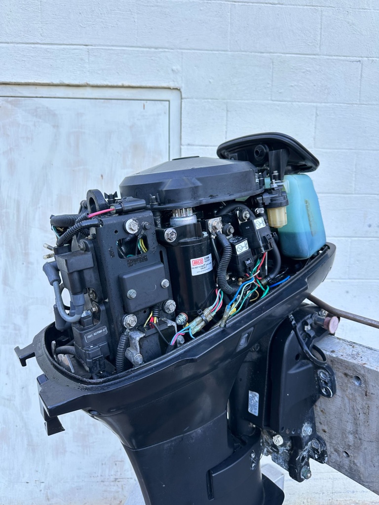 2002 Mercury 40HP 2 Stroke Outboard Engine W/ 20" Long Shaft