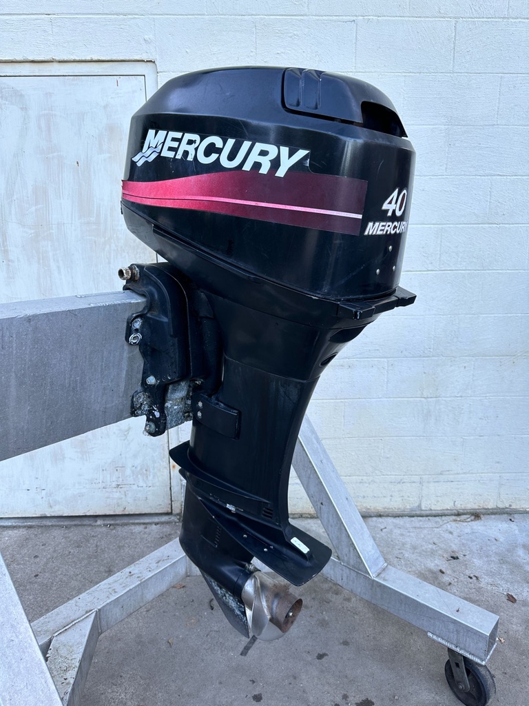 2002 Mercury 40HP 2 Stroke Outboard Engine W/ 20" Long Shaft