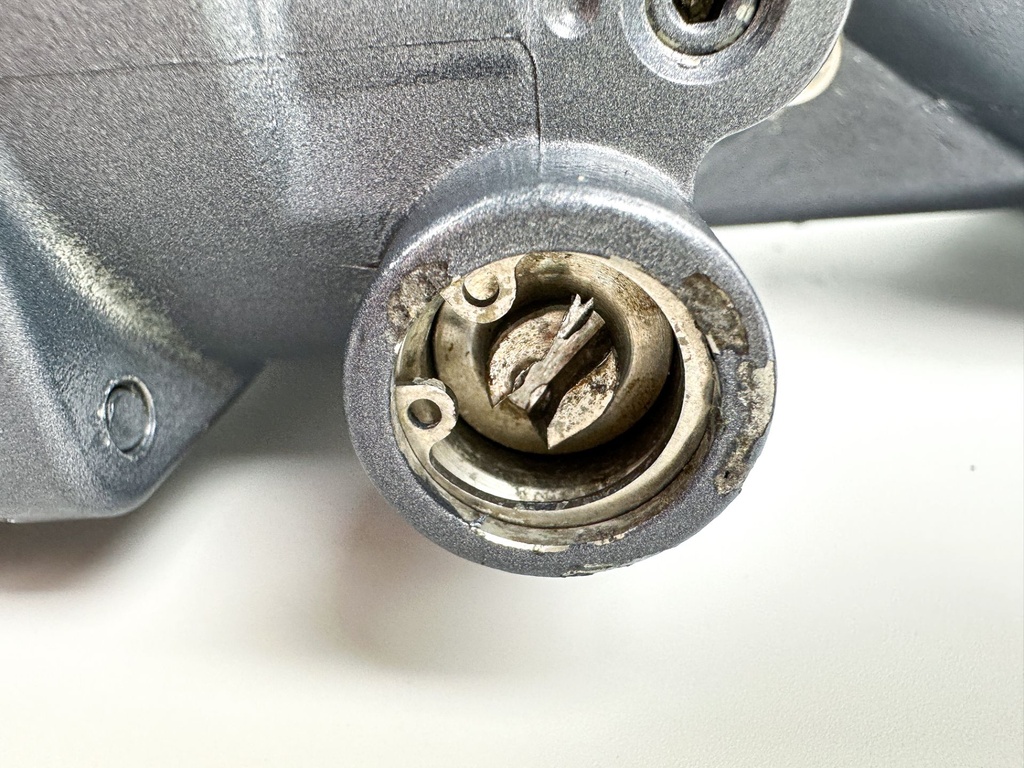 2006 Yamaha 115 HP 4 Stroke Outboard Power Trim Tilt Unit 68V-43800-13-00 OEM