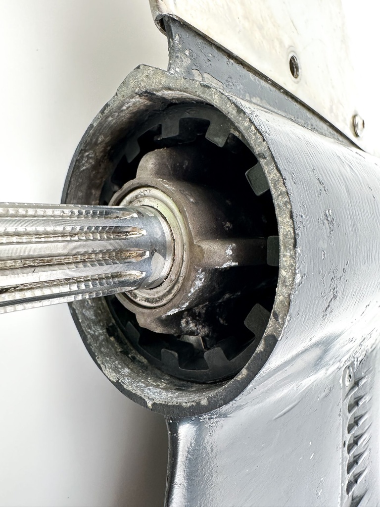 Mercury 50 60 HP 2 Stroke 3 Cylinder Lower Unit Gear Case 20" Long