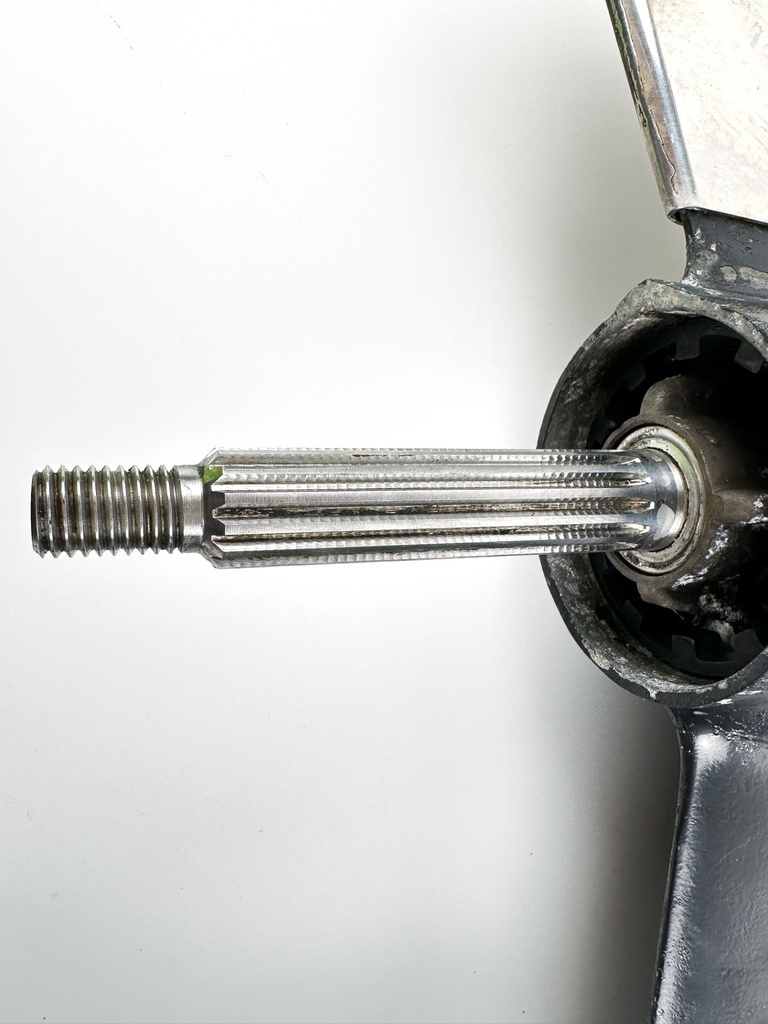 Mercury 50 60 HP 2 Stroke 3 Cylinder Lower Unit Gear Case 20" Long