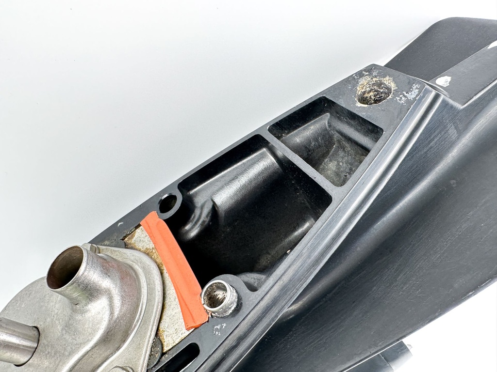 Mercury 30 40 HP 2 Stroke 2 Cylinder 20" Long Lower Unit Gear Case 821306T6