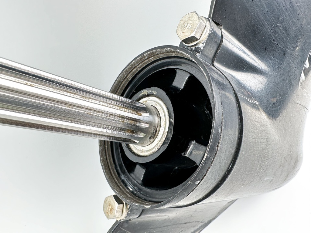 Mercury 30 40 HP 2 Stroke 2 Cylinder 20" Long Lower Unit Gear Case 821306T6