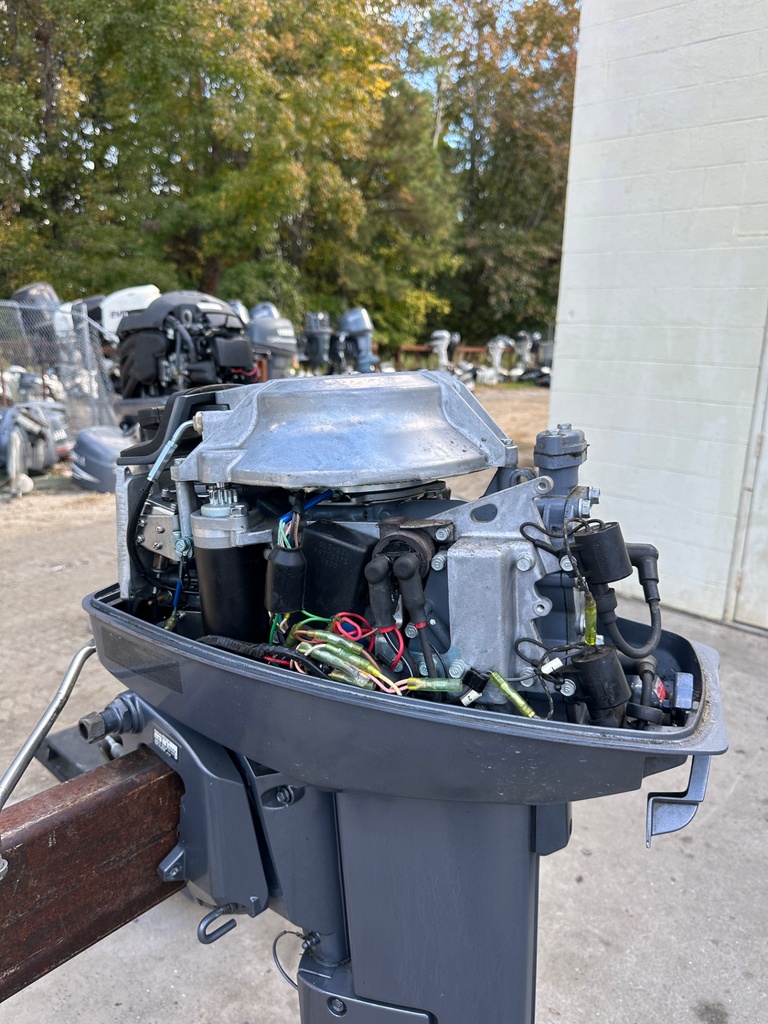 2008 Yamaha 25HP 2 Stroke Outboard Engine W/ 20" Shaft