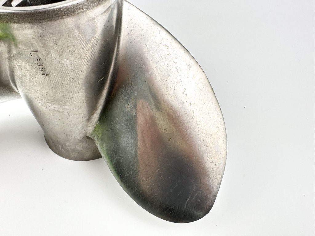 Mercury Marine Vengeance 13 x 18 P Stainless Steel Propeller 48-16988 RH