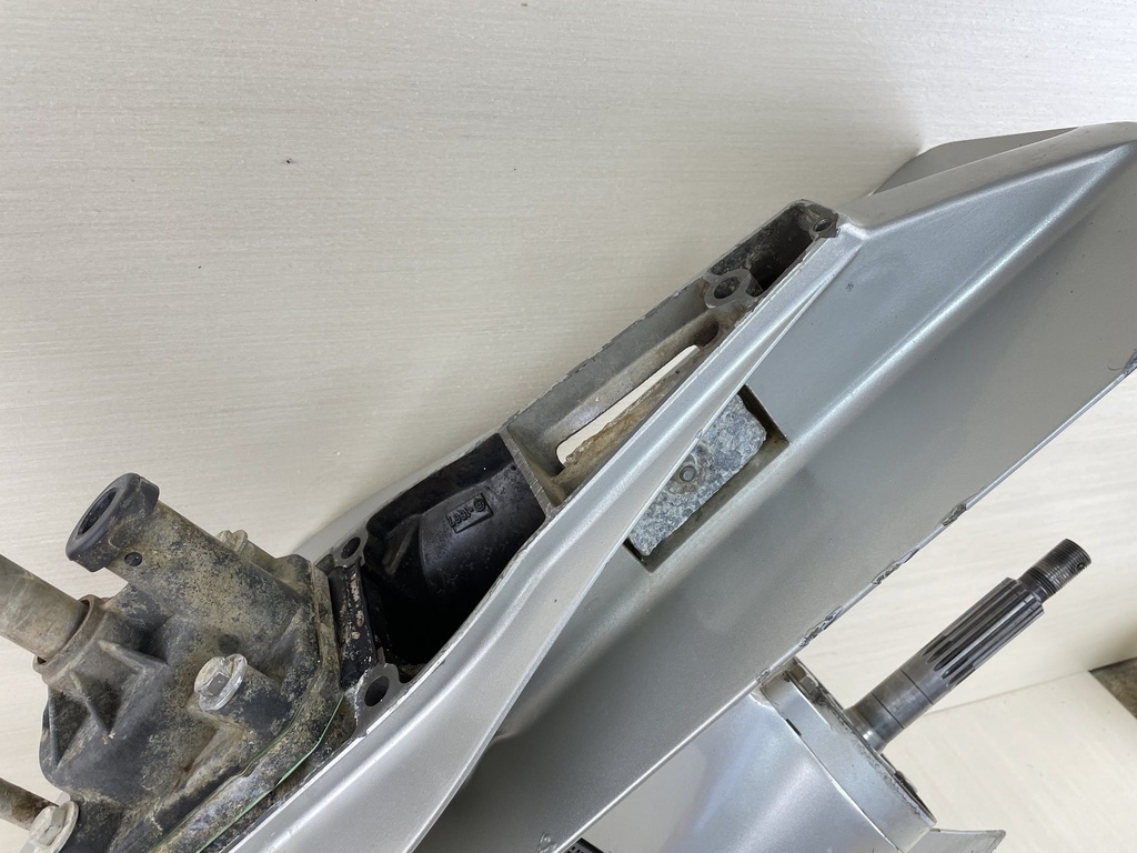 2001 Honda 90HP 4 Stroke Outboard 25" XL Lower Unit Gear Case RH 41100-ZW1-B40ZA