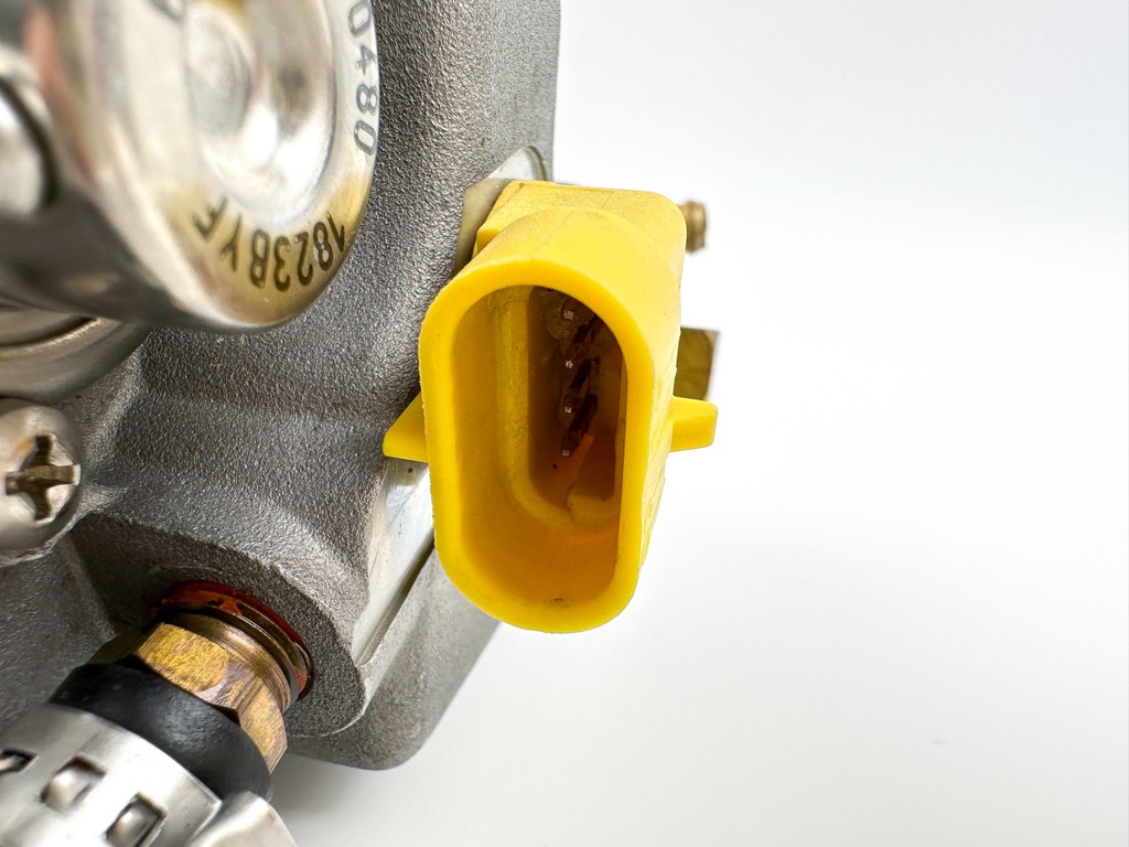 2004 Mercury 60 HP 4 Stroke Outboard Vapor Separator Tank VST 883214T1 OEM