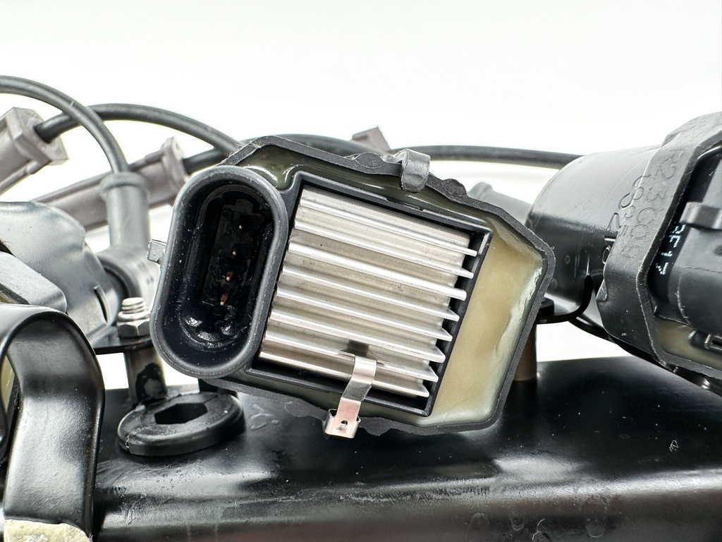 2004 Mercury 60 HP 4 Stroke Outboard Ignition Coil Set W/ Plate 8778031 OEM