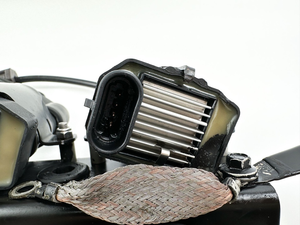 2004 Mercury 60 HP 4 Stroke Outboard Ignition Coil Set W/ Plate 8778031 OEM