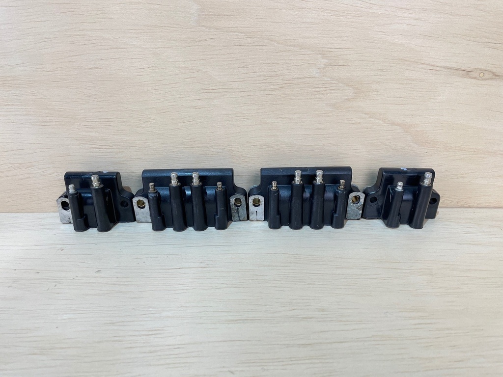 2000 Evinrude Ficht 175HP Ignition Coil Set 0586333 0583740