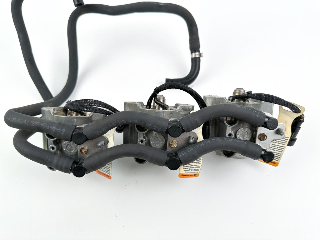 2013 Evinrude 75 HP Etec 2 Stroke Outboard Fuel Injector Set W/ Rail 5008886 OEM