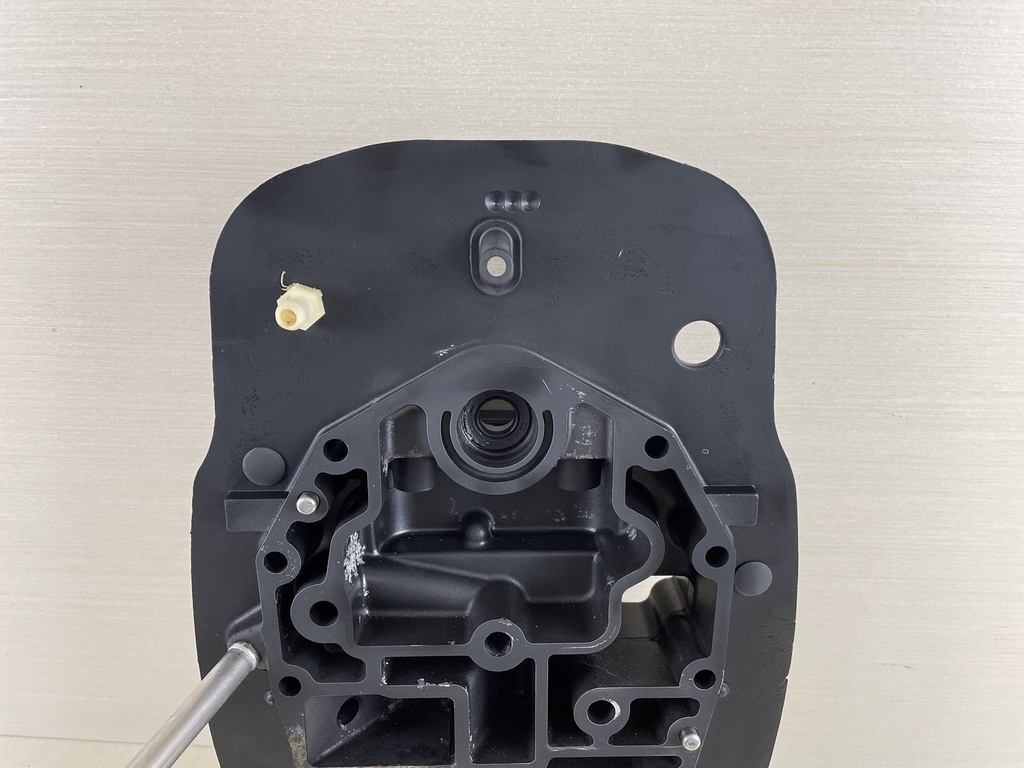 2005 Mercury 40HP 4 Stroke Outboard EFI Adaptor Plate Exhaust Housing 825228A17