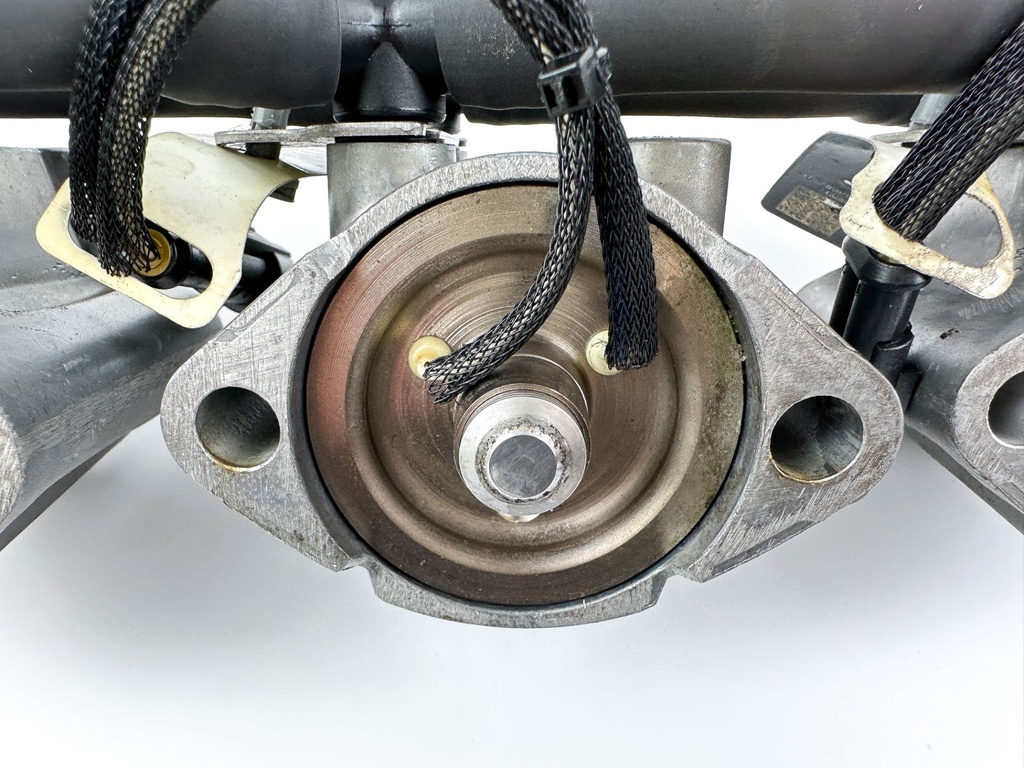 2013 Evinrude 75 HP Etec 2 Stroke Outboard Fuel Injector Set W/ Rail 5008886 OEM