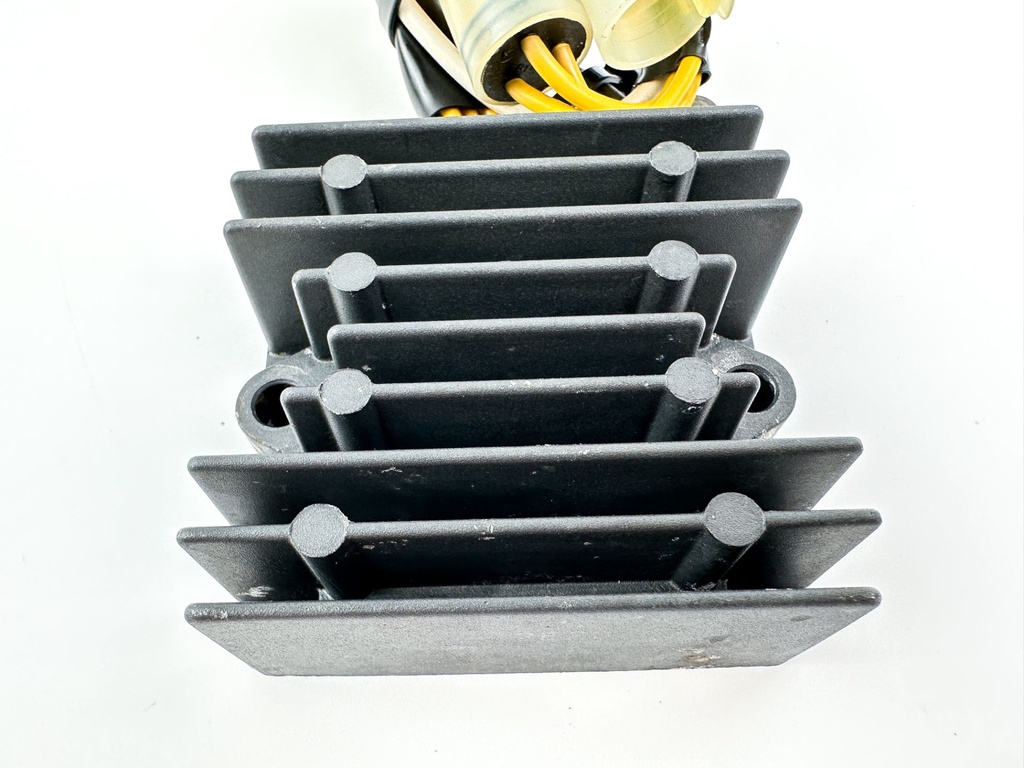 2000 Suzuki 70 HP 4 Stroke Outboard Rectifier & Regulator 32800-92E20 OEM