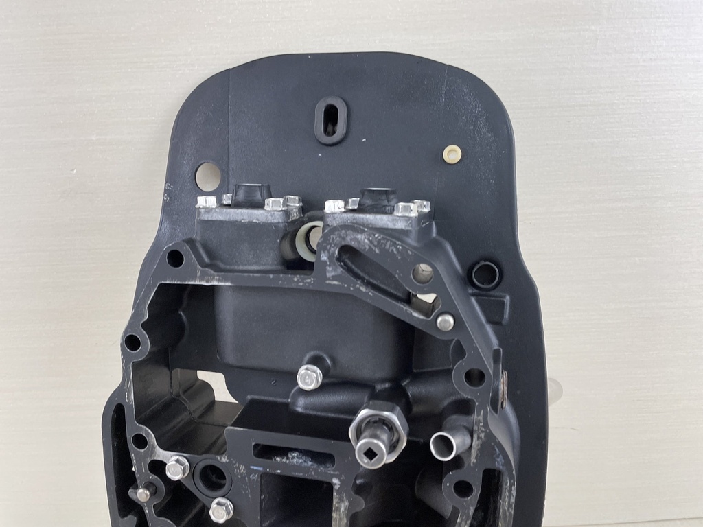 2005 Mercury 40HP 4 Stroke Outboard EFI Adaptor Plate Exhaust Housing 825228A17