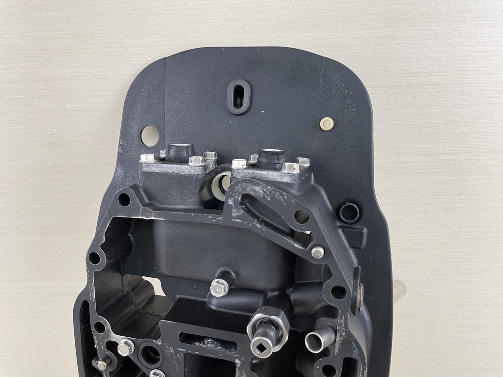 2005 Mercury 40HP 4 Stroke Outboard EFI Adaptor Plate Exhaust Housing 825228A17