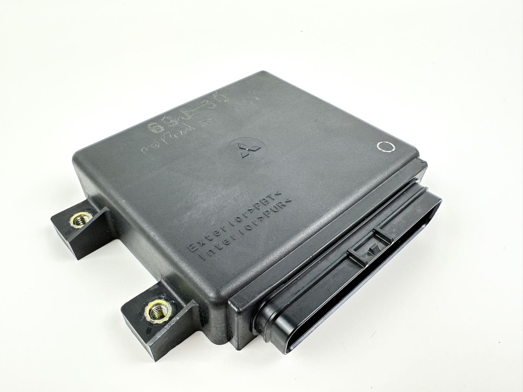 2004 Yamaha 225HP 4 Stroke Engine Control Unit ECU 69J-8591A-30-00 83 Hours